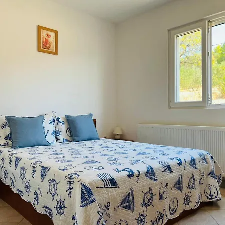 Anita سكرادين