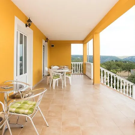 Anita سكرادين